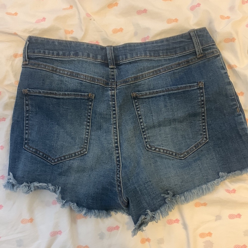 Booty shorts - Picture 3 of 3
